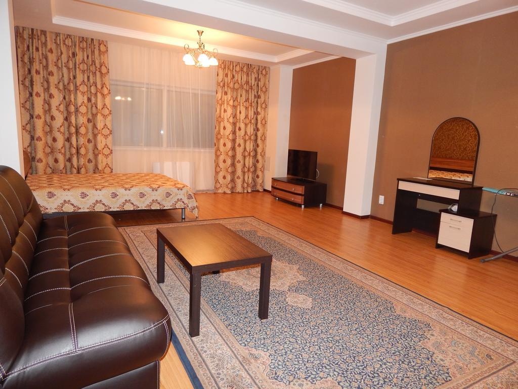 Sky House Astana Hotel Szoba fotó