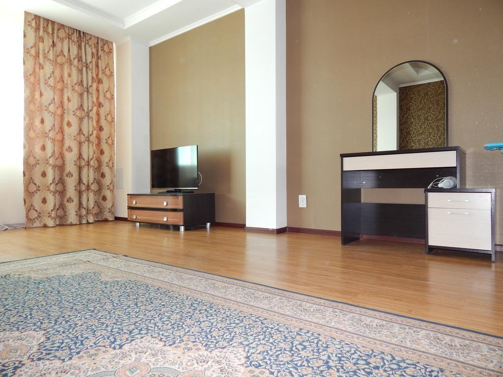 Sky House Astana Hotel Szoba fotó